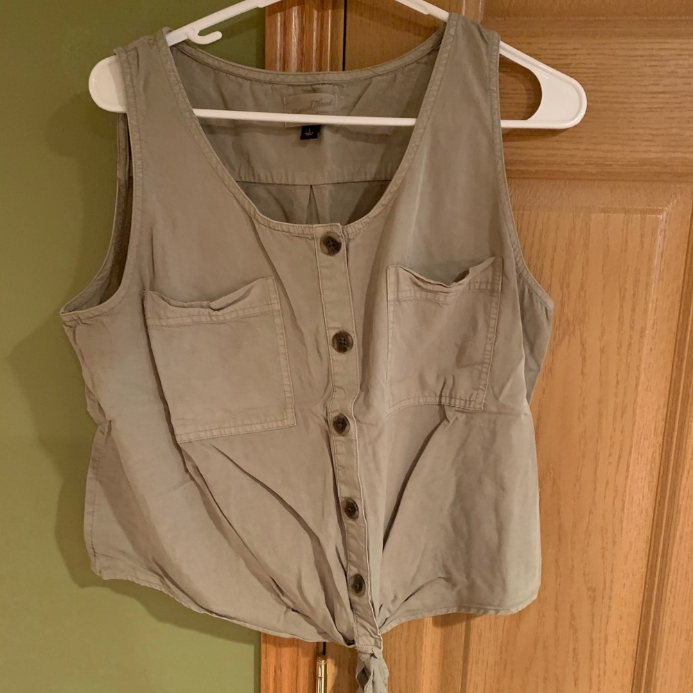 Universal Thread Olive button up-tie front top